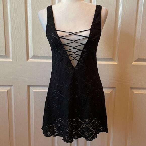 VINTAGE BLACK LACE VICTORIA’S SECRET STRETCH CHEMISE SIZE MEDIUM EVC - Picture 1 of 8